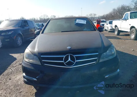 2014 Mercedes-Benz C 300 Sport 4Matic z USA, uszkodzony, nr VIN WDDGF8AB0EA933187